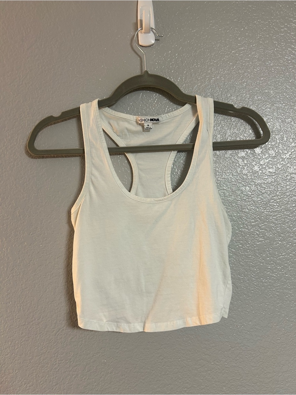 Women’s white racerback crop top shirt size small